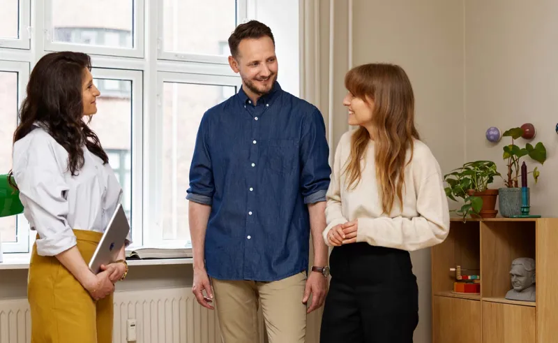 Par i stue med mægler