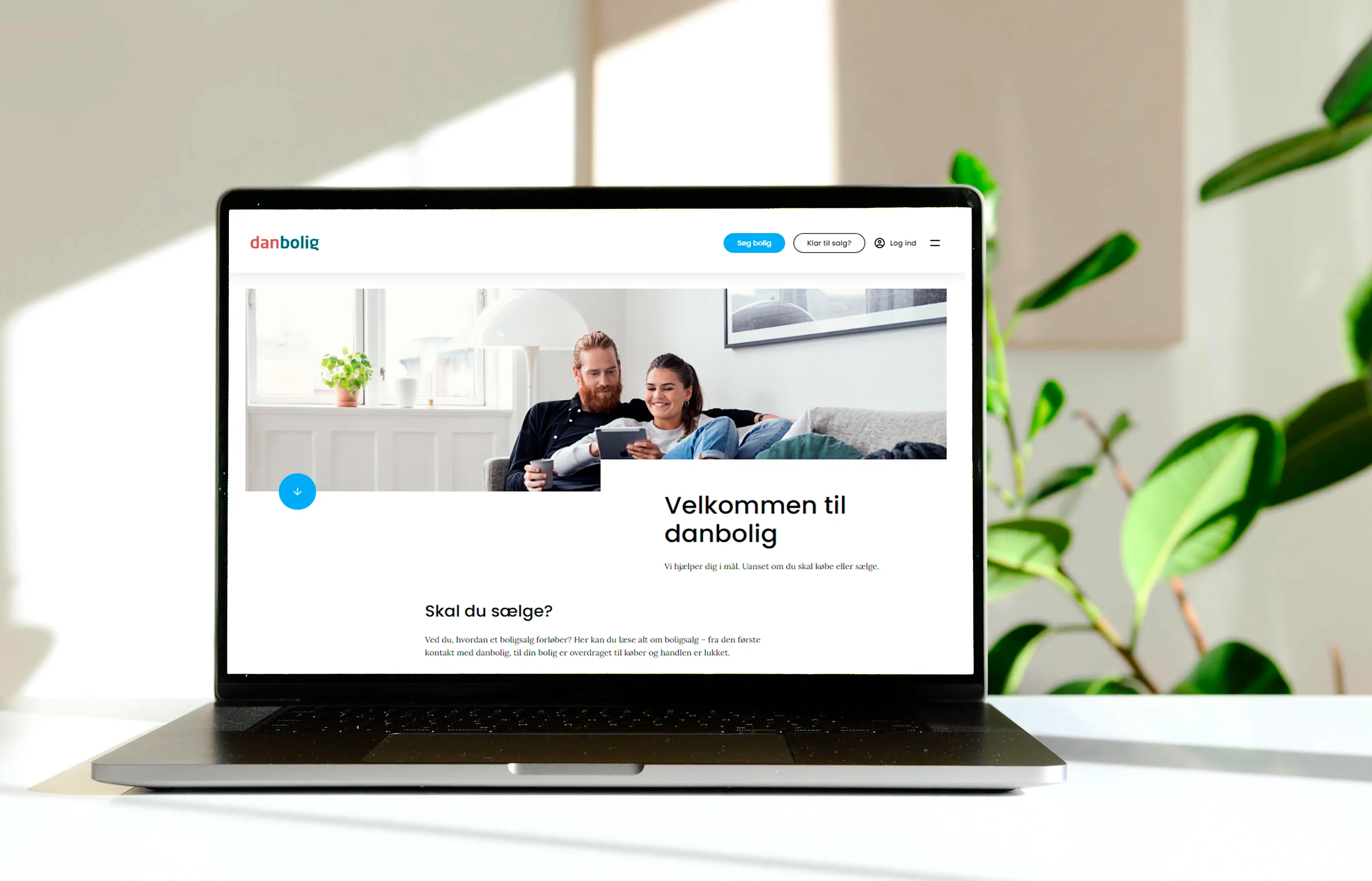 Forsiden af danbolig.dk på en laptop